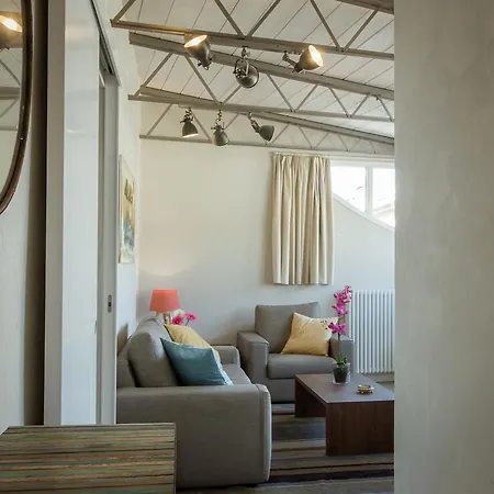 Painter's Attic Apartment *