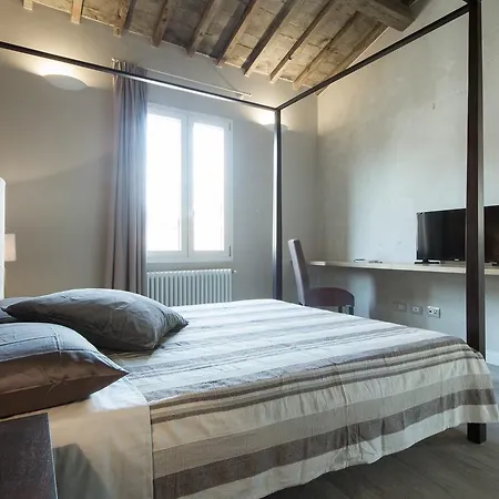 Painter's Attic Apartment Florence