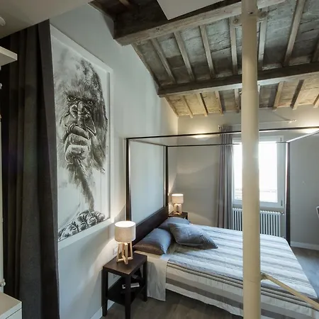 Painter's Attic Apartment Florence